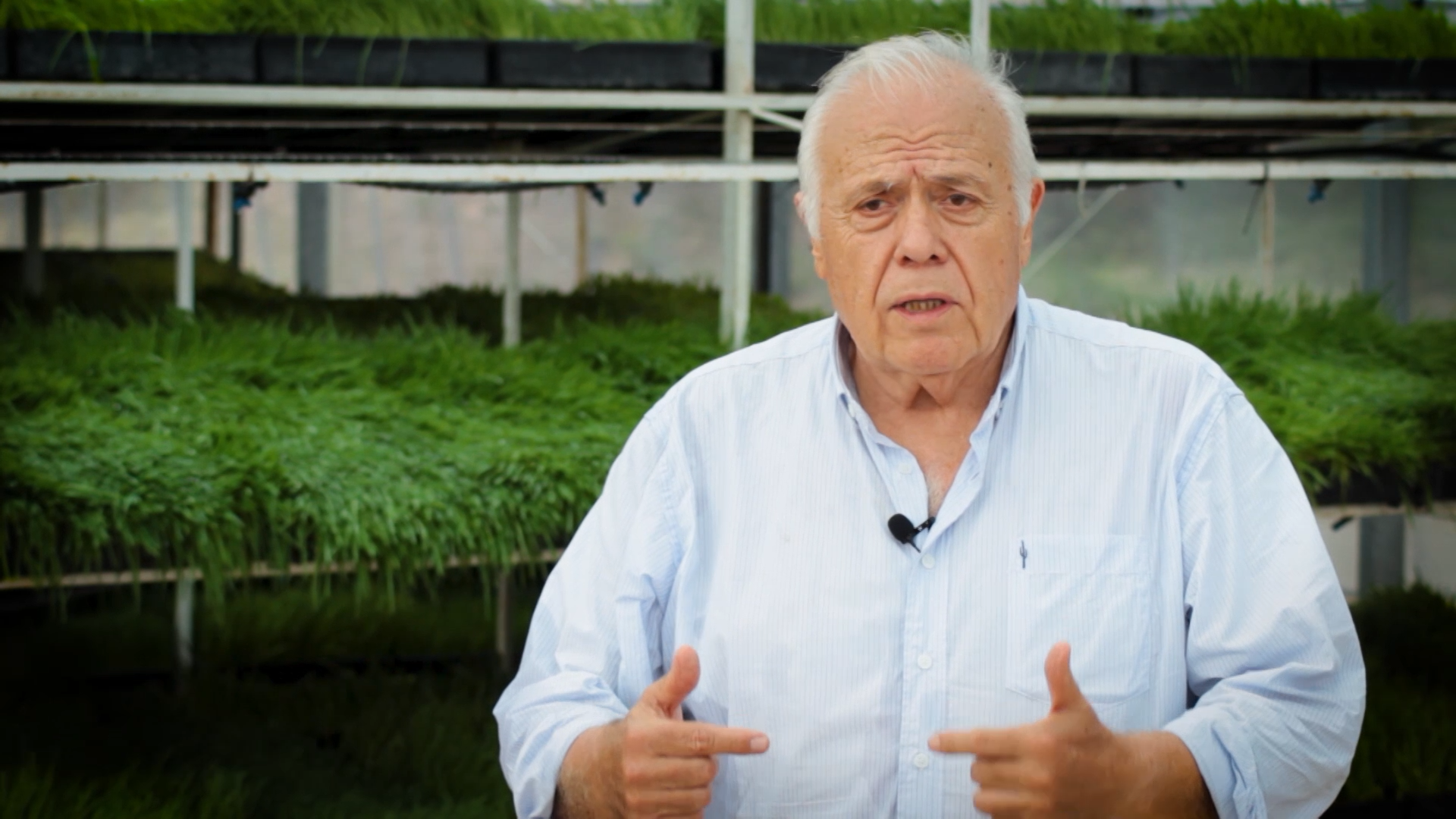 Víctor David Moncada en el vivero hidropónico de Norte Verde