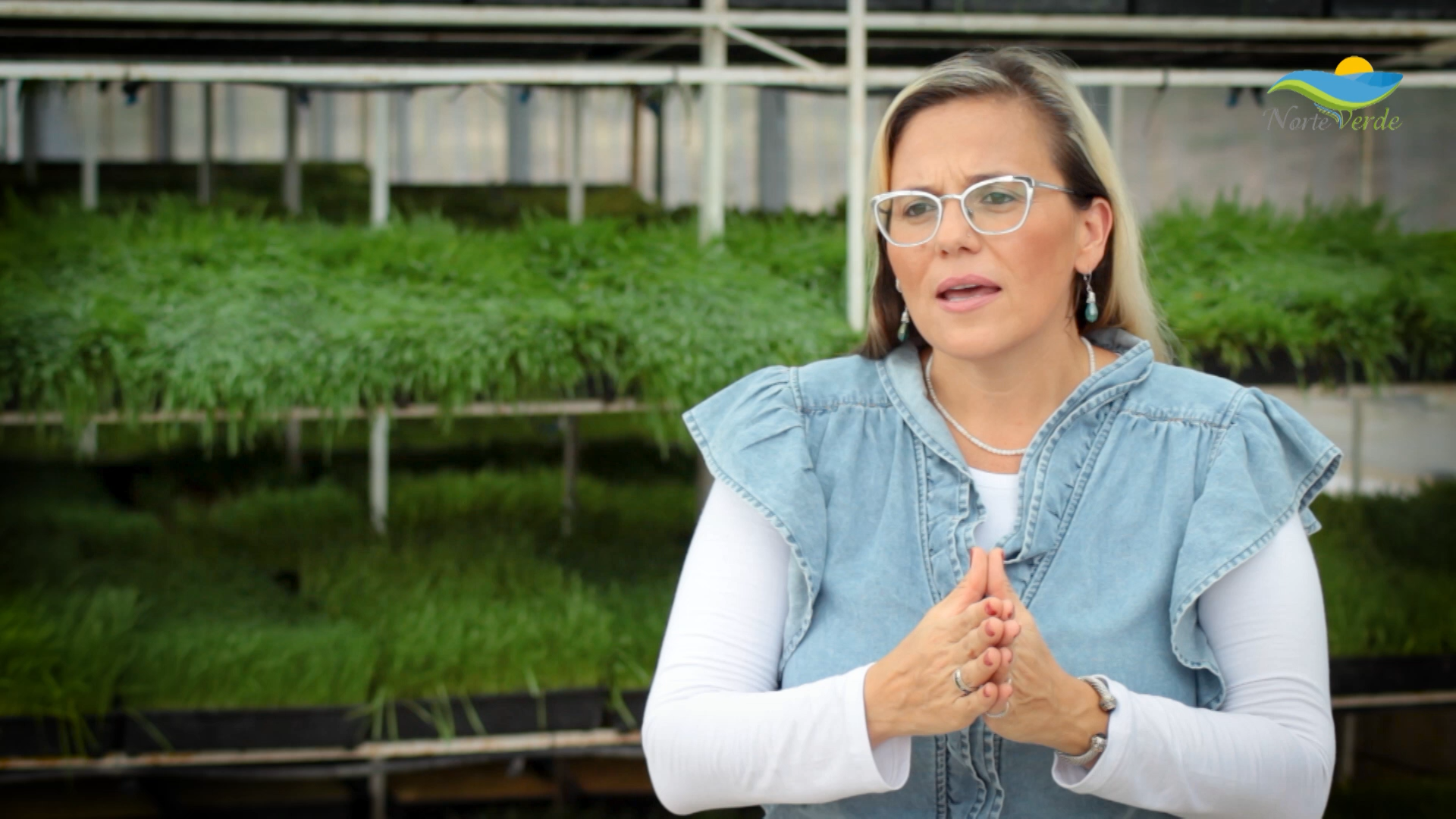 María Victoria Moncada en el vivero hidropónico de Norte Verde